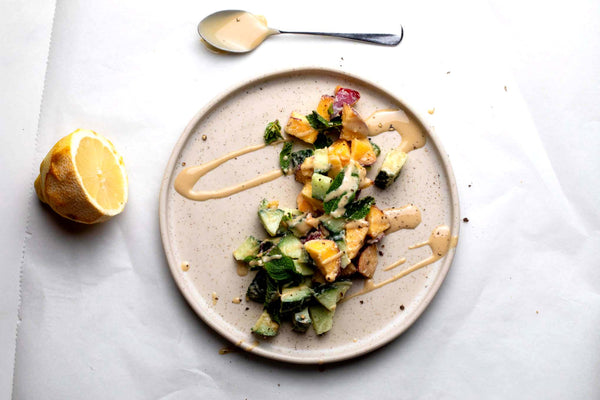 Rezept: Nektarinen-Gurken-Salat mit Tahini-Zitrone Dressing