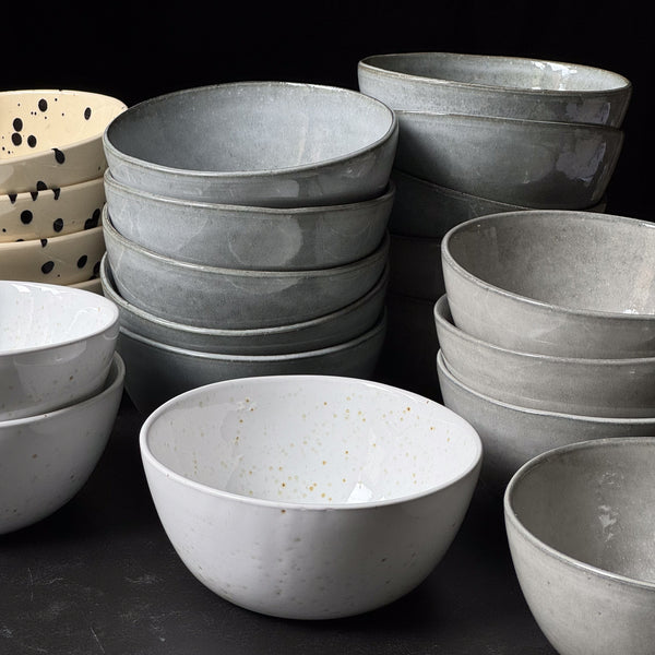 Main course bowls in shades of gray and blue