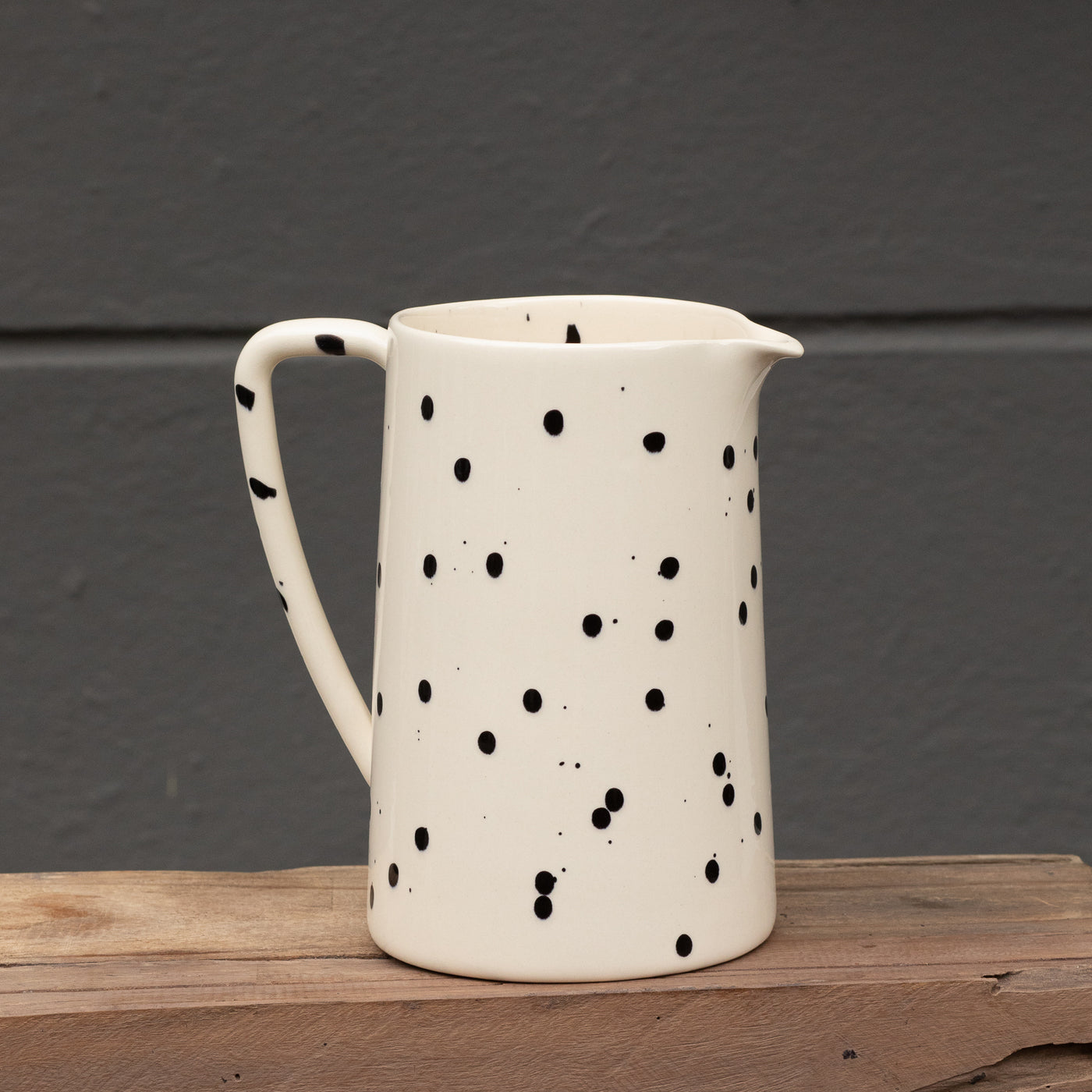 Large jug Black Dots