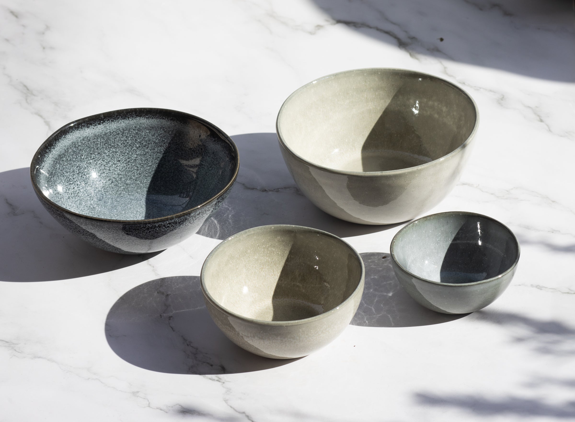 Handgemachte Bowls verschiedene Grössen blau grau keramik