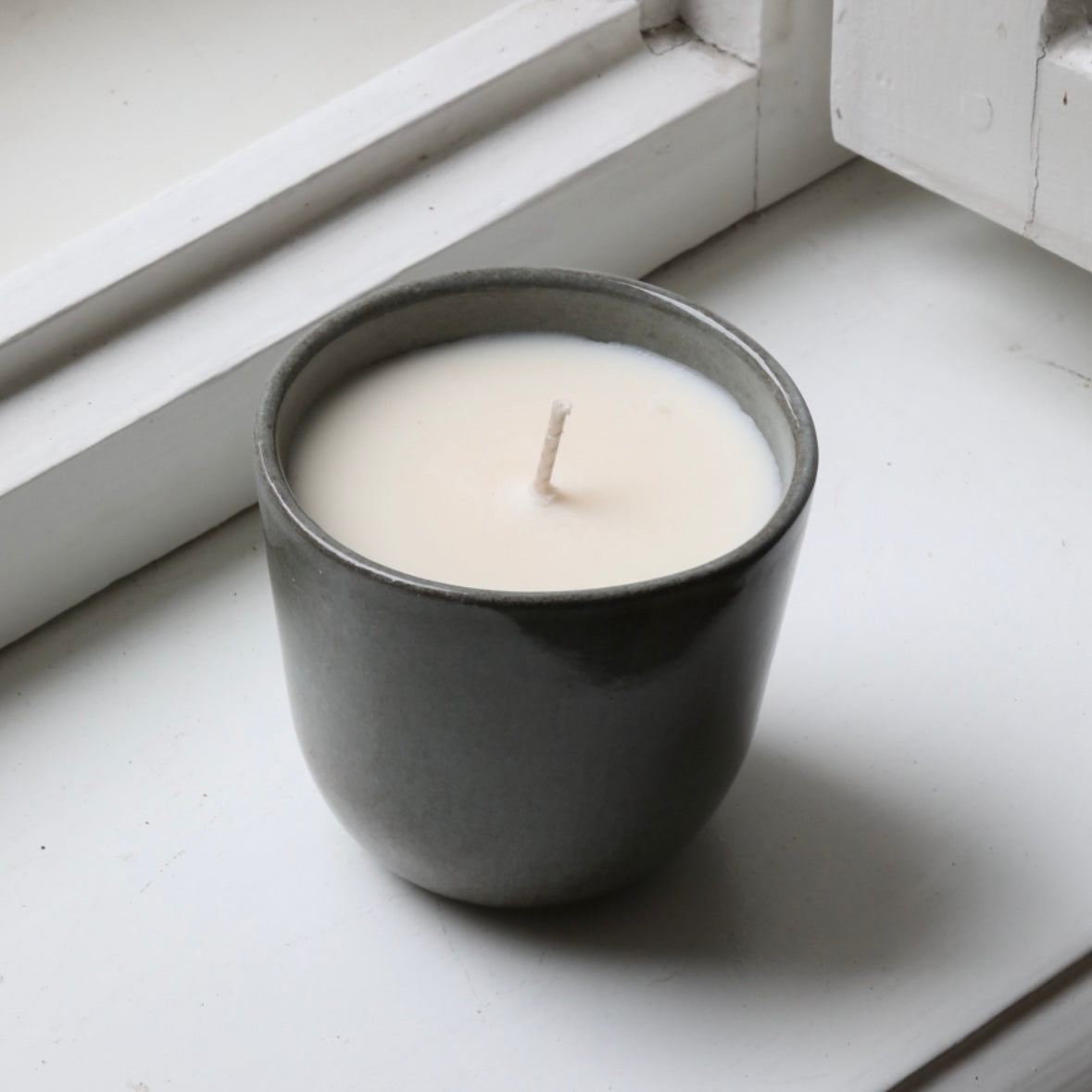 Wood scented candle in a cappuccino cup