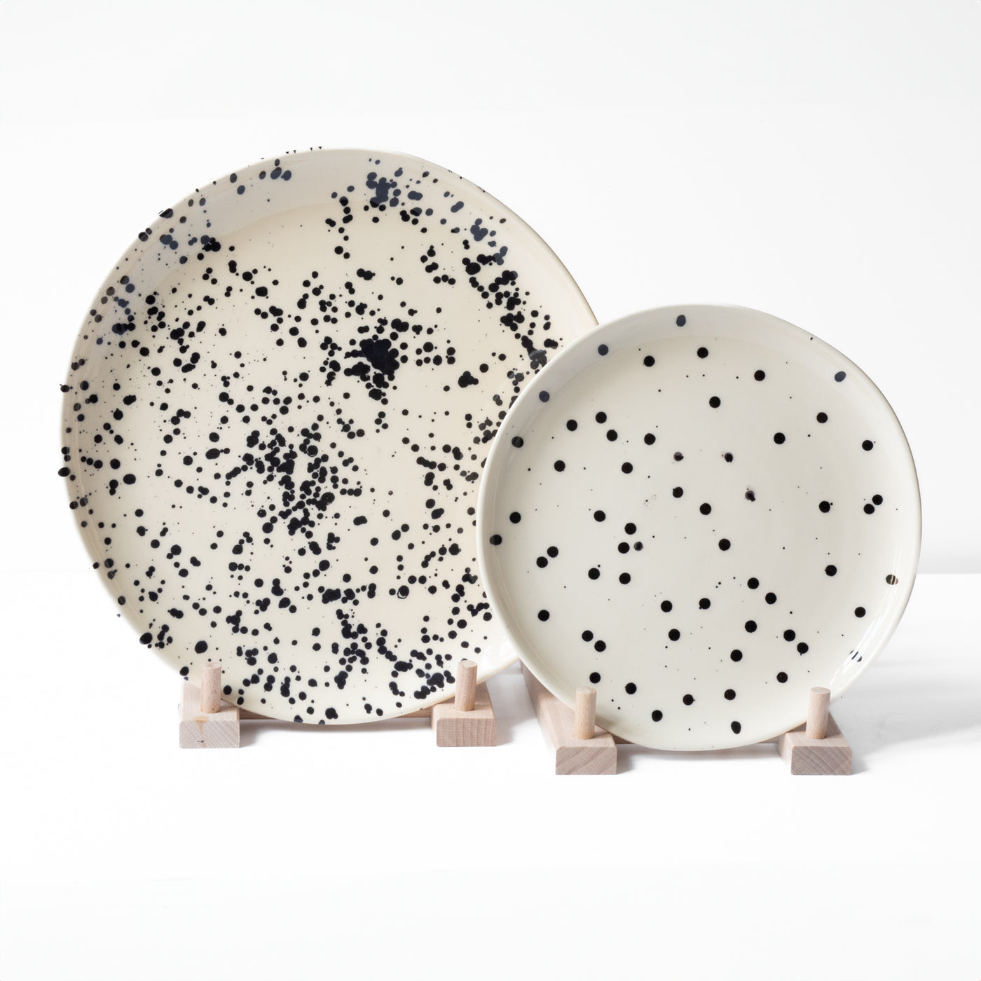 Plate set Black Dots 8-piece