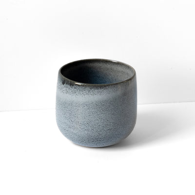 Blue Sand latte coffee mug made of stoneware with 280ml against a white background.