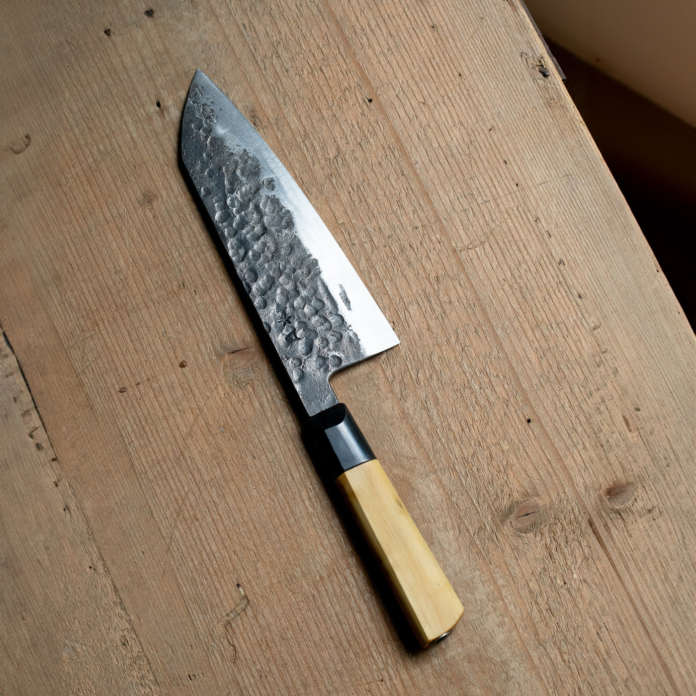 Couteau de cuisine Santoku avec manche en buis