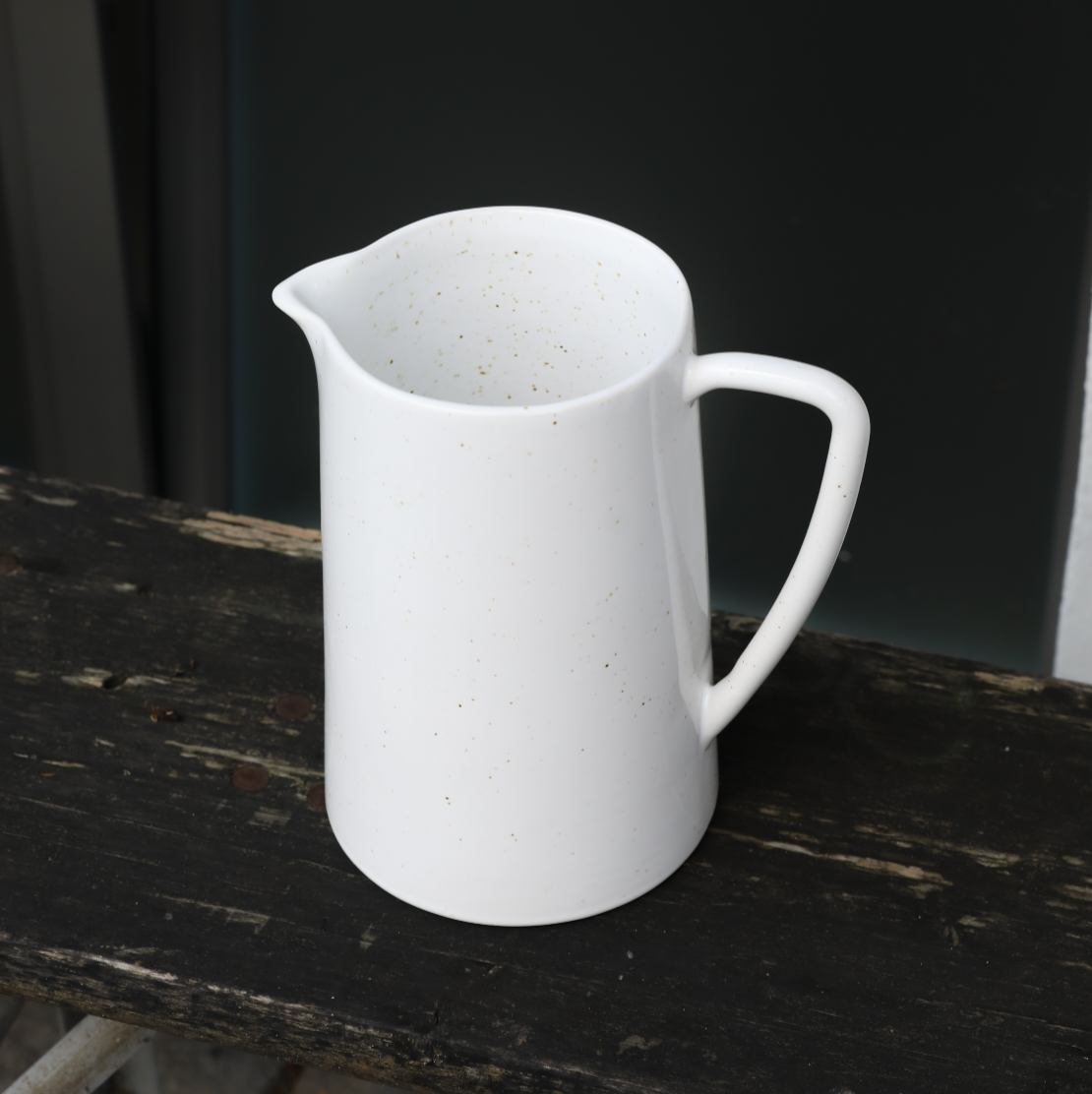 Grosser Teekrug Wasserkrug weiss Keramik