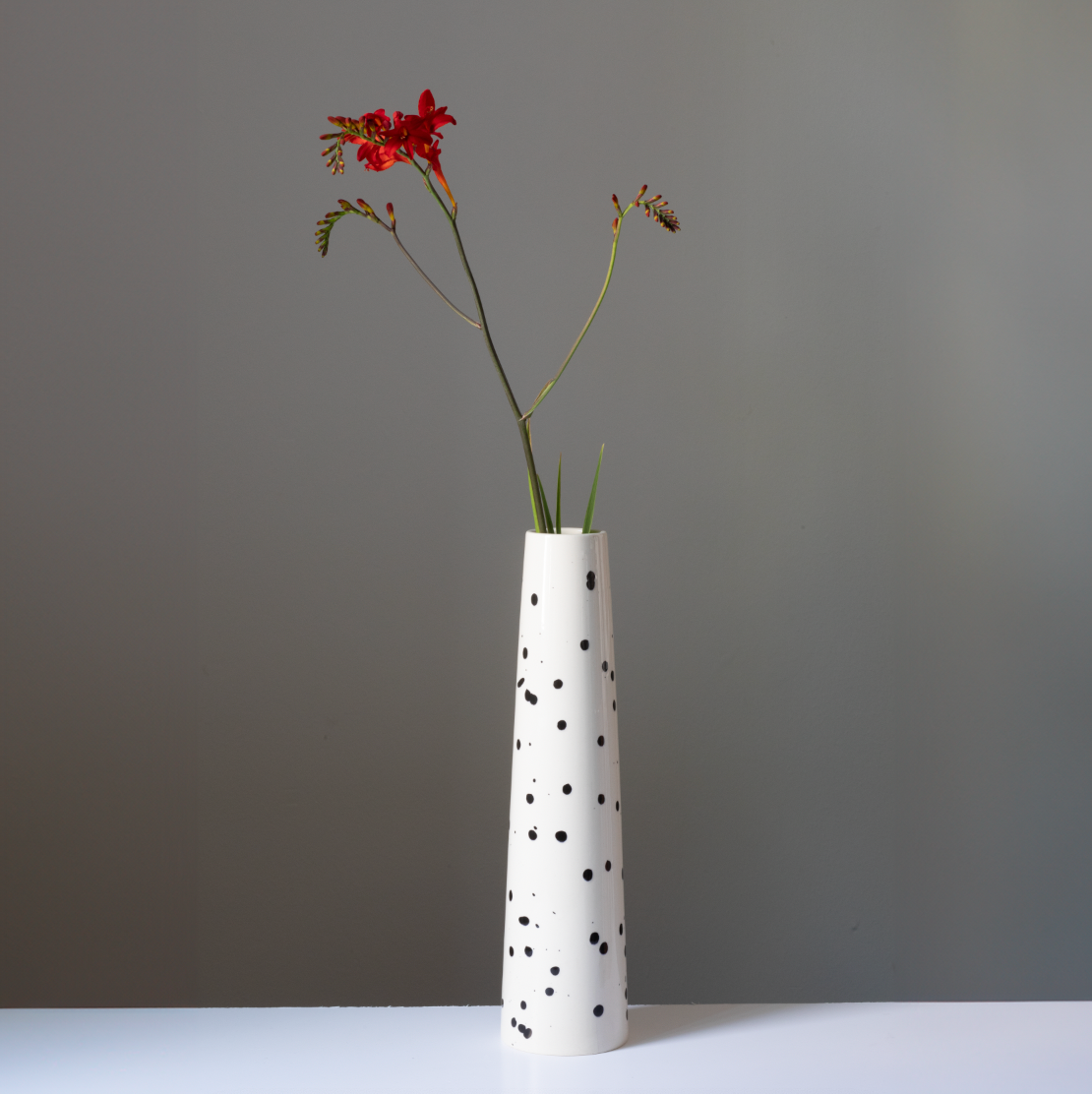 Chimney Large" vase Black Dots