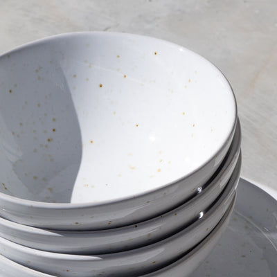 Müesli Schüssel Cereal Bowl in reaktiver weisser Glasur mit Spots organische Form