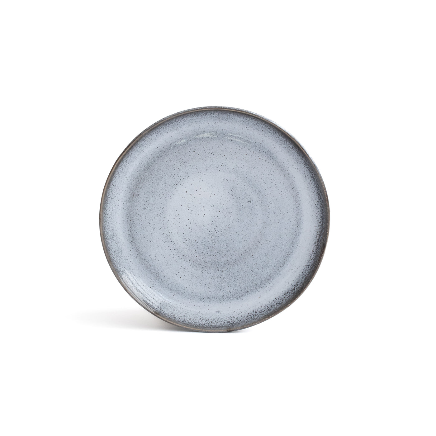 Petite assiette à hors-d'œuvre bleue légèrement chinée avec bord bleu foncé