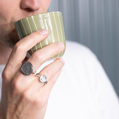 Cappuccino Becher Striped Olive