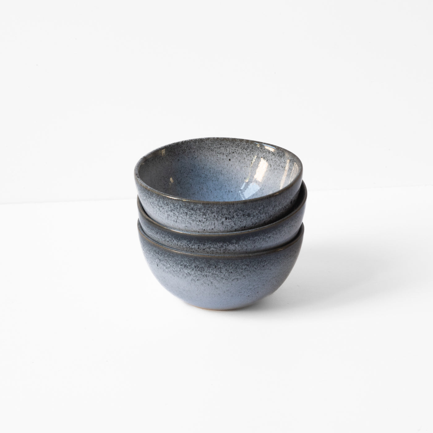 Stapelbare kleine Schalen mit blauer reaktiver Glasur