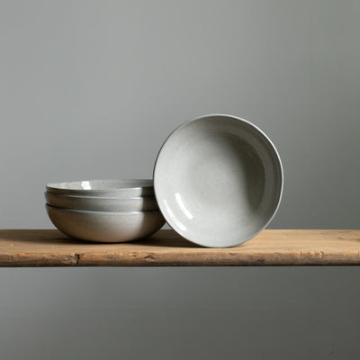 Grande assiette à pâtes ronde et robuste en grès de qualité gastronomique en émail réactif gris clair