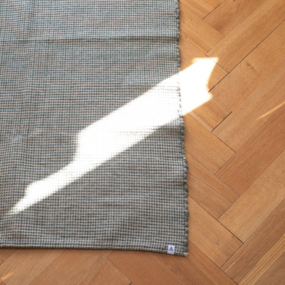 Yan – Farbiger Jute Teppich in Grün (100x160cm)