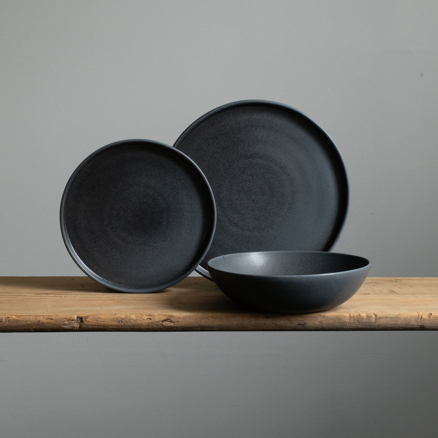 Matte Black Set de vaisselle avec assiettes à pâtes et assiettes plates à bord droit