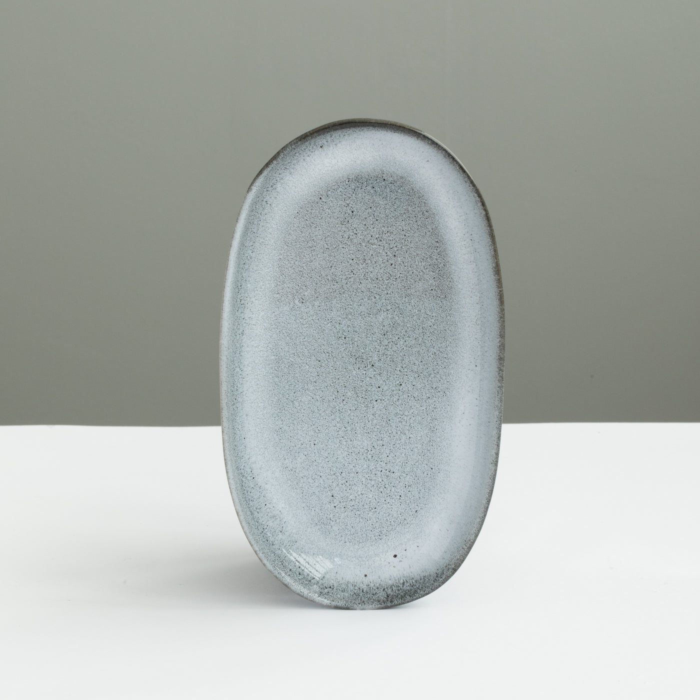 22cm langer ovaler Teller aufgestellt perfekt als Untertasse oder Vorspeisenteller in reaktiver blau melierter Glasur