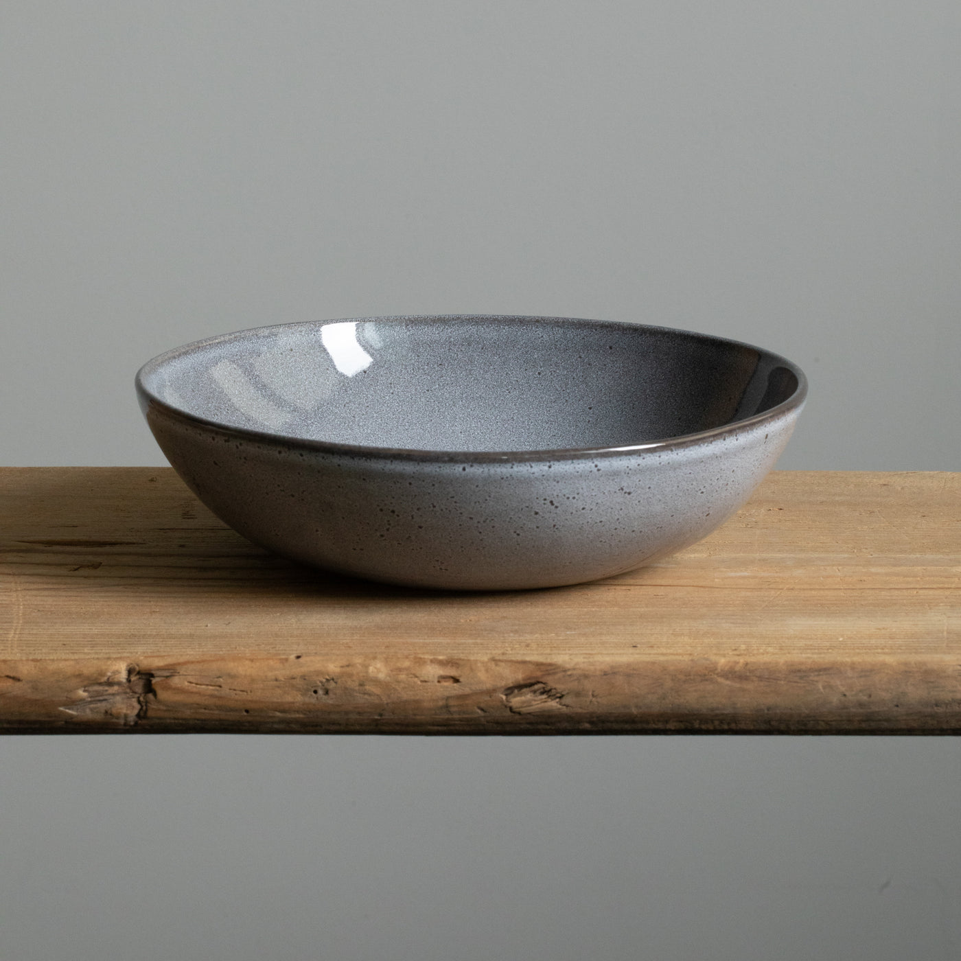 Grande assiette à pâtes en grès avec bord de 6cm de haut