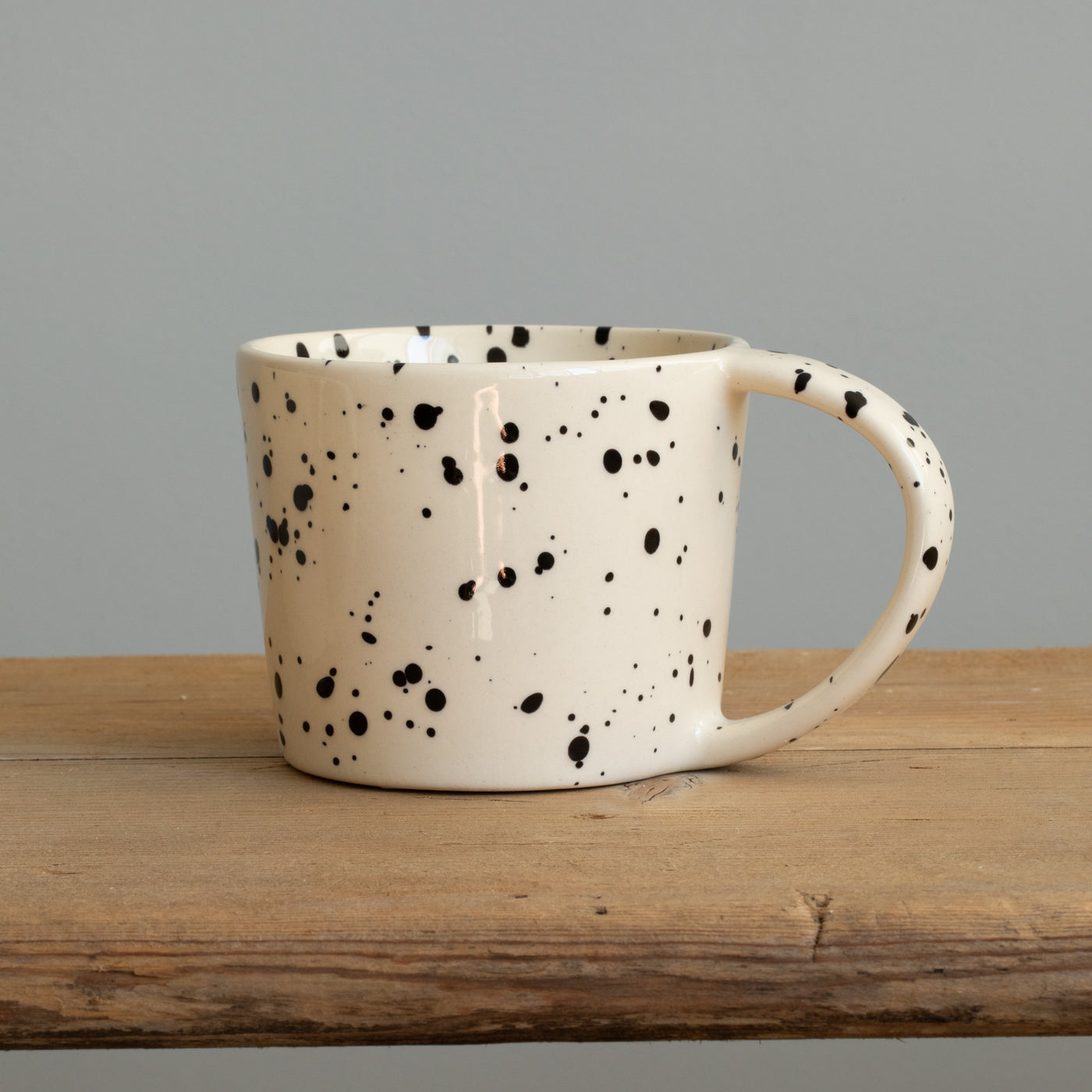 Grosse Tee Tasse Black Dots